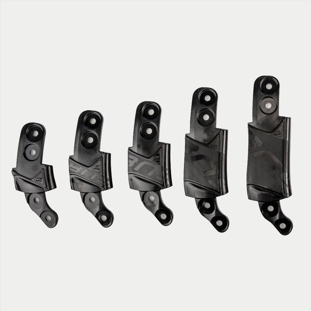 Alpinestars BNS Size Adapter Kit, accessorio per supporto cervicale e casco, cinque componenti adattatori in plastica nera di diverse dimensioni, design modulare per la regolazione della vestibilità con fori di montaggio e branding testurizzato, colore nero solido