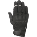 Guanti Alpinestars C-30 Drystar®, guanti da moto neri con protezione rigida per le nocche sovrastampata, costruzione in tessuto elasticizzato e softshell, cinturino in velcro sul polso e discreti accenti riflettenti grigi sulle dita.