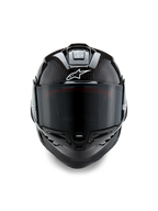 Casco Alpinestars Supertech R10 Solid, vista frontale, finitura in carbonio nero opaco e lucido, trama in fibra di carbonio a vista, logo Alpinestars bianco, visiera scura, casco da moto racing aerodinamico