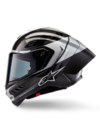 Casco Alpinestars Supertech R10 Element, casco integrale da moto racing, Nero Carbonio Argento e Nero Lucido, vista di profilo laterale con trama in fibra di carbonio e spoiler posteriore aerodinamico, design aerodinamico con loghi Alpinestars e finitura professionale da gara
