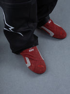 Alpinestars RSRV Starline Shoes, pantofole rosse con dettagli bianchi e grigi, logo RSRV, texture morbida, calzature casual premium