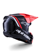 Casco Alpinestars S-M3 Radium, casco da motocross, nero, rosso fluo e bianco lucido, vista posteriore a tre quarti che mostra il design aerodinamico, loghi bianchi e visiera rosso brillante, protezione per la testa fuoristrada ad alte prestazioni