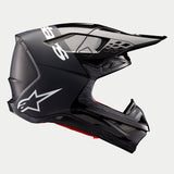 Alpinestars Supertech M10 Flood Helmet ECE, casco da motocross, nero e grigio scuro con finitura opaca e lucida, vista laterale di profilo con design aerodinamico, visiera integrata e marchio Alpinestars bianco