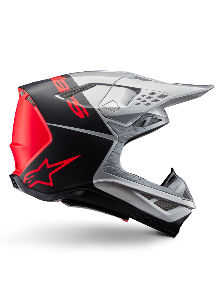 Alpinestars Supertech M10 Flood ECE 22.06 Helmet, casco da motocross, argento, nero e arancione fluo, finitura opaca e lucida, profilo aerodinamico con calotta multi-composita, branding audace con logo Alpinestars arancione, prese d'aria ad alto flusso e visiera protettiva