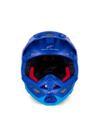 Alpinestars Supertech M10 Flood Helmet ECE, casco da motocross, blu metallizzato e blu medio con dettagli in carbonio nero, vista frontale con mentoniera e apertura per maschera, loghi e scritte Alpinestars bianchi, imbottitura interna rossa, protezione professionale per fuoristrada