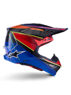 Casco Alpinestars Supertech M10 Era, casco da motocross, blu, rosso e giallo fluo lucido, vista laterale che mostra la calotta in carbonio multi-composito, logo Alpinestars bianco, design aerodinamico con prese d'aria multiple per gare fuoristrada