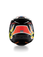 Alpinestars S-M3 Youth Wurx Helmet ECE 22.06, casco da motocross, vista posteriore, nero con grafiche rosse, giallo fluorescente e blu, con motivi angolari audaci, loghi a stella e adesivo di certificazione ECE 22.06, progettato per le corse fuoristrada dei giovani