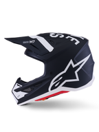 Casco Alpinestars S-M7 Dasher ECE 22.06, nero opaco e bianco, profilo laterale con grande logo Alpinestars bianco, calotta aerodinamica in composito con prese d'aria e bordo inferiore rosso, protezione professionale per la testa da motocross