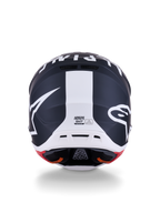 Casco Alpinestars S-M7 Dasher, casco da motocross, nero opaco e bianco con accenti rossi, vista posteriore con prominente logo a stella e striscia bianca centrale, design aerodinamico per competizioni off-road