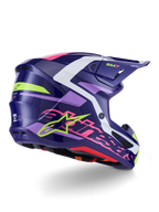 Casco Alpinestars S-M7 Deed, casco da motocross, viola e rosa lucido, vista laterale-posteriore con accenti bianchi e verde lime, scritta Alpinestars rosa acceso e logo a stella, calotta in composito dal design aerodinamico per prestazioni fuoristrada