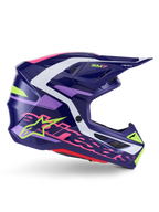Casco Alpinestars S-M7 Deed, casco da motocross, viola e rosa lucido, vista laterale, con accenti grafici bianchi e verde lime, branding SM7 e logo Alpinestars, design della calotta aerodinamica in materiale composito per corse fuoristrada