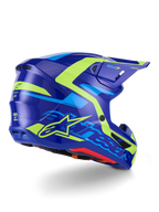 Alpinestars S-M7 Deed Helmet ECE 22.06, casco da motocross, blu e giallo fluo lucido, vista laterale-posteriore caratterizzata da un profilo della calotta aerodinamico, branding Alpinestars con vivaci accenti giallo neon, prese d'aria ad alte prestazioni e finitura lucida per competizioni off-road.