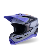 Casco Alpinestars S-M3 Jettson ECE 22.06, casco da motocross, grigio, viola e nero lucido, vista a tre quarti anteriore con visiera viola, loghi neri e diverse prese d'aria per prestazioni fuoristrada.