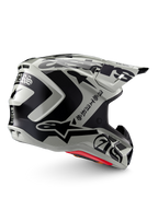 Casco Alpinestars S-M7 Wolf Dust Edizione Limitata, casco da motocross, Dune Black Glossy, calotta grigio chiaro con grafiche Alpinestars nere audaci e scritte in stile gotico, design aerodinamico con diverse prese d'aria, imbottitura interna rossa, protezione per la testa off-road ad alte prestazioni