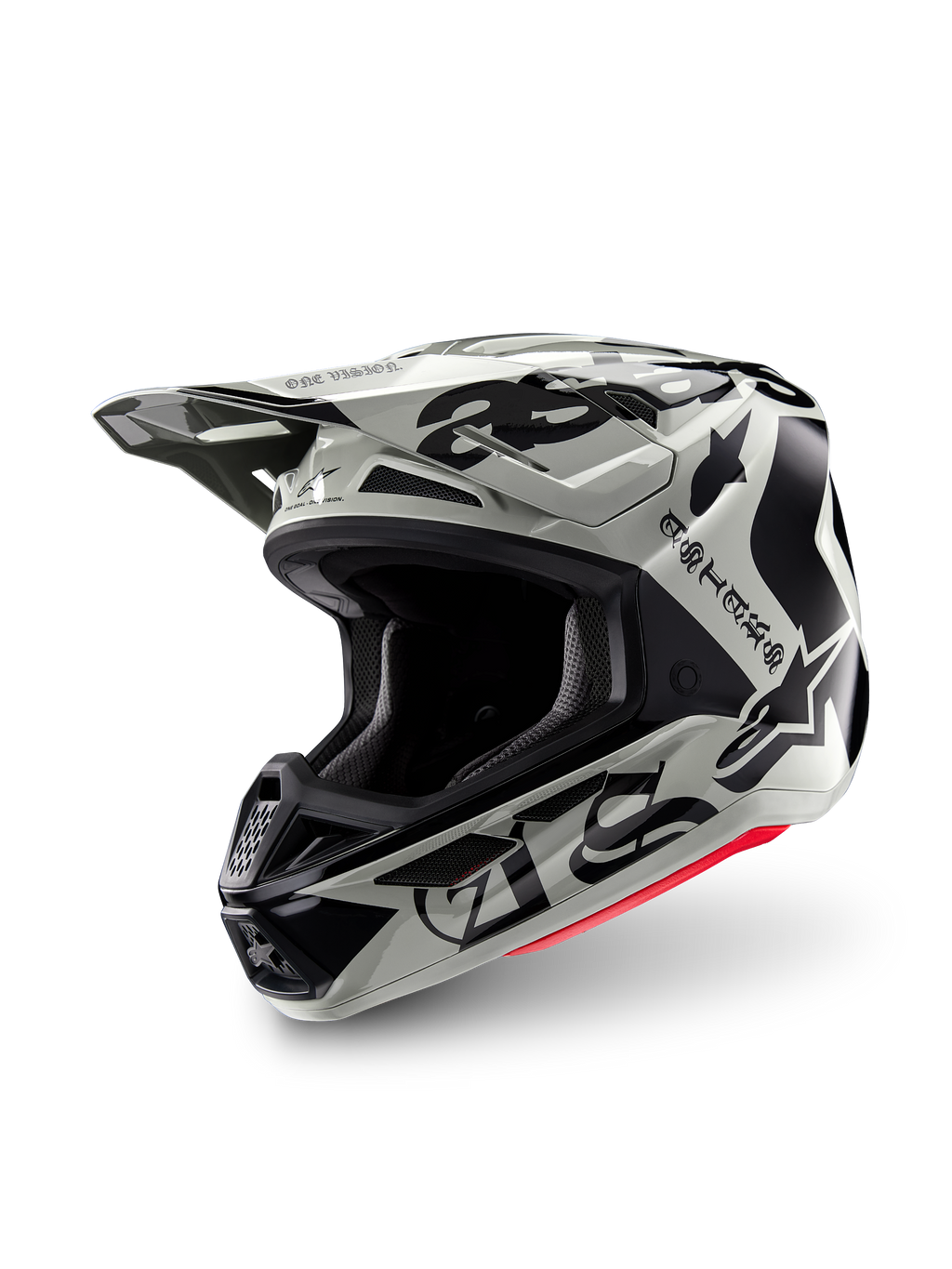 Casco Alpinestars S-M7 Wolf Dust Edizione Limitata, casco da motocross, Dune Black Glossy, calotta grigio chiaro con scritte gotiche 'ASTARS' nere e logo a stella, accento rosso sul bordo inferiore, dotato di visiera ad alte prestazioni e molteplici prese d'aria, vista frontale a tre quarti