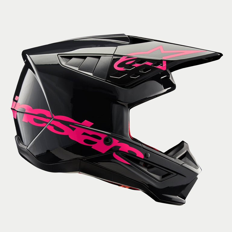 Casco Alpinestars S-M5 Corp, casco da motocross, nero lucido Diva Pink, vista di profilo laterale, finitura nera lucida con branding rosa vibrante, calotta aerodinamica con porte di ventilazione per la protezione nelle corse fuoristrada