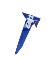 Alpinestars Supertech R10 Arius Standard Spoiler, parte di ricambio aerodinamica per casco, blu lucido con logo Alpinestars bianco, plastica stampata di precisione per stabilità ad alta velocità.