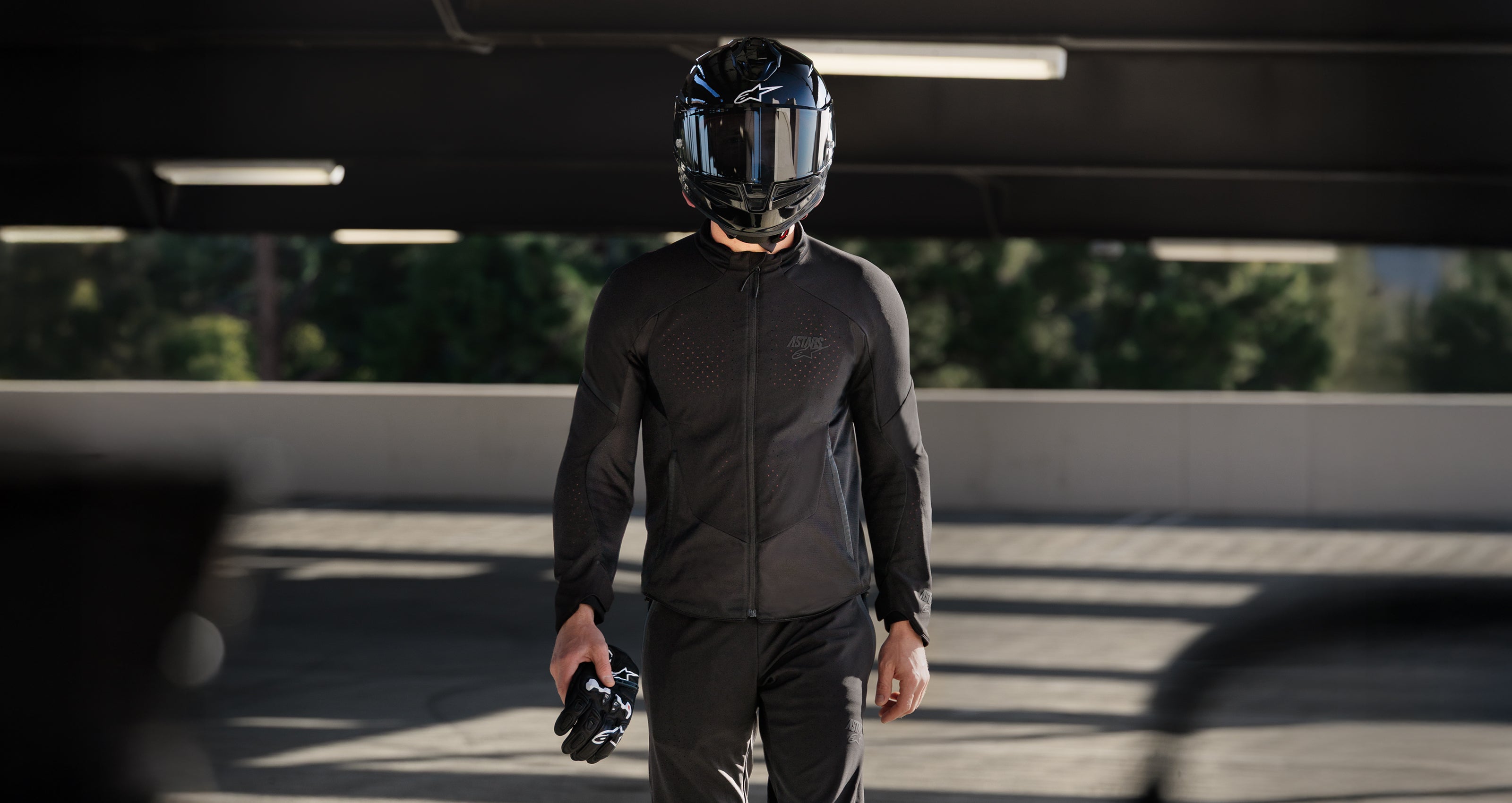Alpinestars Aeroshell Airflow Jacket, black ventilated motorcycle jacket for men, stretch softshell with laser perforations.