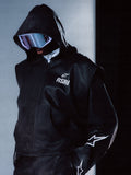 Alpinestars RSRV Axis Leather Hoodie, giacca con cappuccio in pelle nera, logo RSRV e stella, design stelle bianche sulle maniche, stile urbano premium, texture lucida