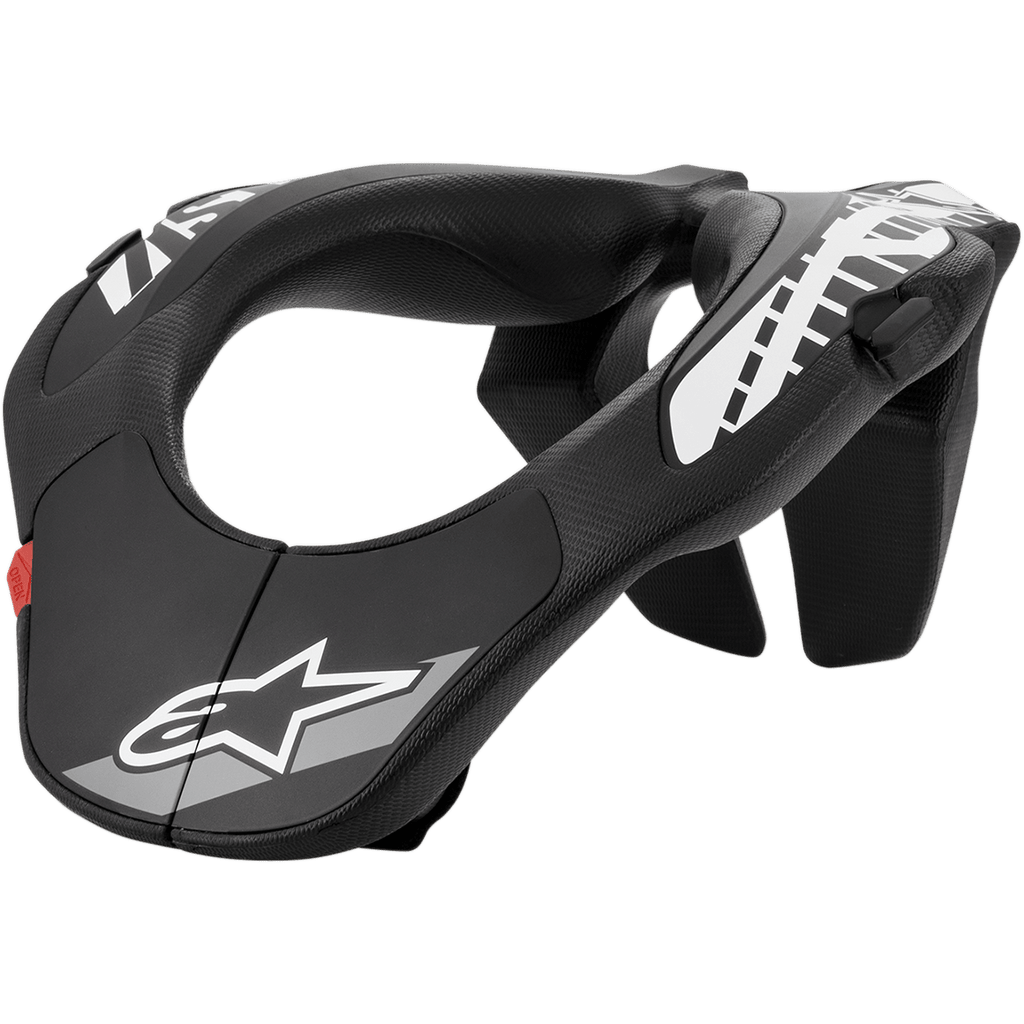 Alpinestars Youth Neck Support, collare protettivo da motocross per ragazzi, nero con grafiche bianche e linguetta rossa, design ergonomico con superficie testurizzata, equipaggiamento protettivo per giovani piloti