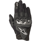 Guanti Alpinestars SMX-1 Air V2, guanti da moto neri, protezione nocche in stile fibra di carbonio, logo stella bianco, pannelli in mesh e pelle traforata per la ventilazione, design a polsino corto per uso stradale e urbano.
