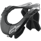 Supporto collo Alpinestars BNS Tech 2, collare da motocross, nero e grigio Cool Gray, telaio in polimero di carbonio con texture in fibra di carbonio, loghi Alpinestars a stella bianchi, dotato di stabilizzatore posteriore ergonomico e imbottitura ammortizzata, protezione professionale per corse off-road