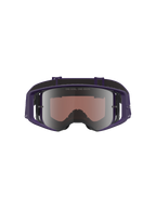 Alpinestars Limited Edition HUNTA96 XXV Supertech Vision, maschera da motocross, viola e bianco con lenti a specchio argentate, vista frontale che mostra la lente riflettente con testo 'ONE GOAL. ONE VISION.', design della montatura con ampia visione periferica per corse fuoristrada