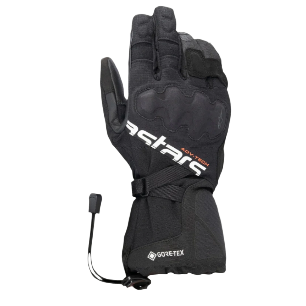 Alpinestars XT-5 GORE-TEX Gloves, guanti da moto neri, con marchio Astars bianco e scritta ADV-TECH arancione, design a polsino lungo con protezione delle nocche coperta, logo GORE-TEX e chiusura con cordino elastico, equipaggiamento adventure touring