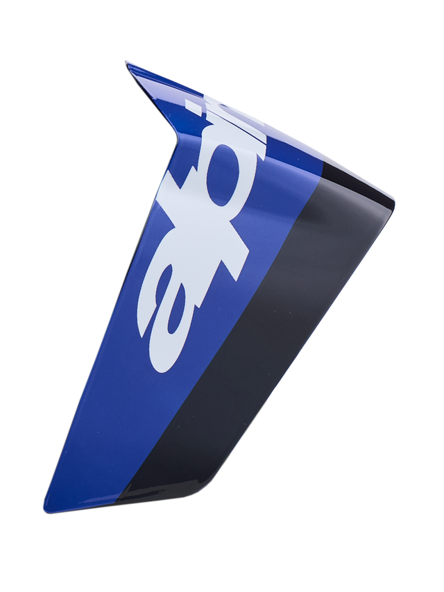 Alpinestars Supertech R10 Arius Race Spoiler, spoiler aerodinamico per casco da corsa, blu e nero, finitura lucida riflettente, design angolare con logo bianco, accessorio racing ad alte prestazioni