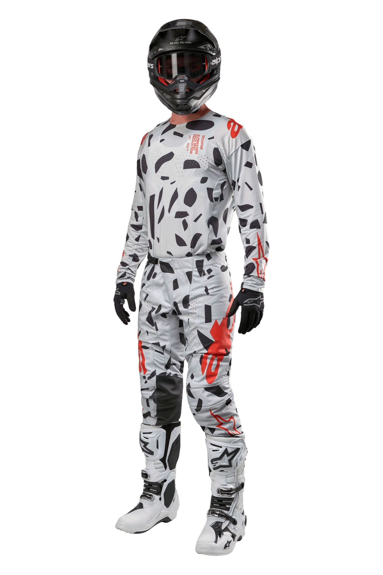 Pantaloni Alpinestars Techstar Rantera 2024, pantaloni da motocross, Haze Gray Camo, indossati con maglia coordinata, casco nero e stivali bianchi e neri, con motivi astratti neri e accenti rossi, equipaggiamento completo da gara fuoristrada