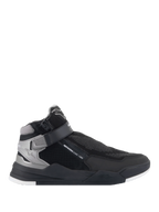 Alpinestars Speedflight Street Shoes, scarpe da moto, nero e grigio gun metal, profilo sneaker high-top con tomaia in mesh testurizzato, chiusura con zip laterale e cinturino alla caviglia, suola spessa nera con dettagli bianchi, stile urban riding