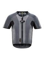 Airbag Tech-Air 5, gilet elettronico da moto grigio scuro e nero con cerniera frontale e protezione autonoma.