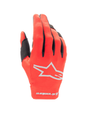 Alpinestars 2025 Radar Gloves, guanti da motocross, rosso Marte e argento, vista del dorso con logo a stella argentato, dettagli neri sulle dita e tessuto elasticizzato flessibile per corse fuoristrada