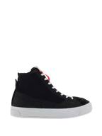 Alpinestars Stella Stated Podium Shoes, sneaker alte da donna, nero e bianco, texture a coste sulla caviglia, lacci bianchi, spessa suola vulcanizzata bianca, asola rossa sul tallone, design urbano con motivo laterale in rilievo