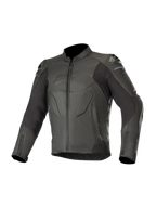 Giacca in pelle Alpinestars Caliber, nera, abbigliamento moto stradale, caratterizzata da una struttura in pelle premium con pannelli traforati, slider esterni DFS sulle spalle, chiusura frontale e polsini con zip, e discreto logo goffrato sul petto