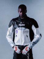 Alpinestars RSRV Threadline Leather Jacket, giacca moto premium da uomo, nero e bianco, spalle imbottite, patch RSRV e One Goal One Vision, chiusura con zip, design italiano lusso streetwear