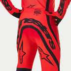 Pantaloni Alpinestars Supertech Ember LE, pantaloni da motocross, rosso fluo e rosso acceso con grafiche nere, vista posteriore che mette in risalto il branding e la scritta 'Race Spec Production' sulla parte bassa della schiena, design tecnico per gare fuoristrada