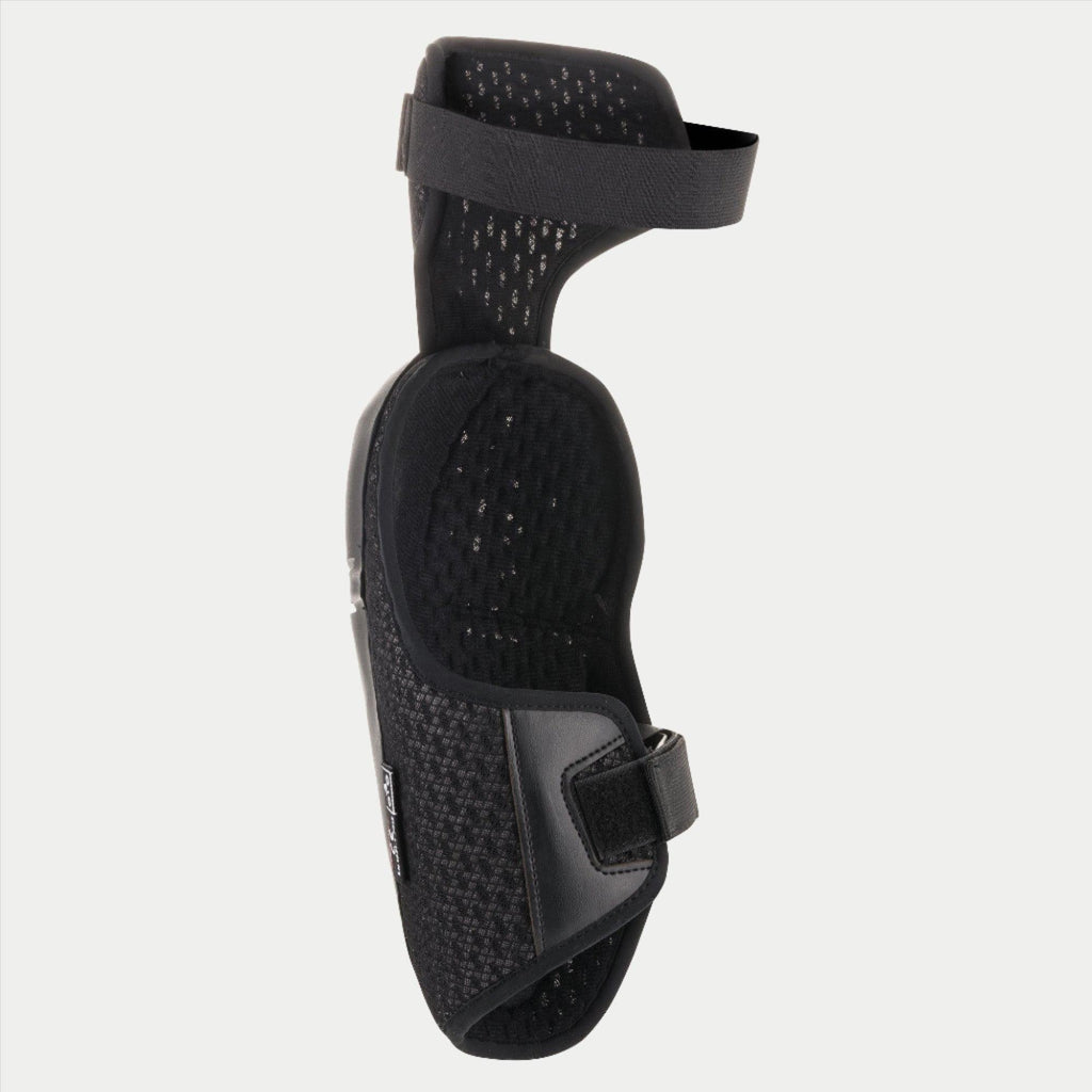 Ginocchiera Alpinestars Youth Bionic Plus, protezione ginocchio per ragazzi, nero, mostra la fodera interna in mesh e il sistema di chiusura a doppia cinghia, design ergonomico per motocross e fuoristrada