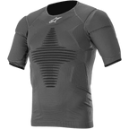 Alpinestars Roost Base Layer Top, maglia tecnica a maniche corte colore grigio antracite, tessuto a costine con motivo geometrico nero, design atletico aderente per motocross e guida off-road